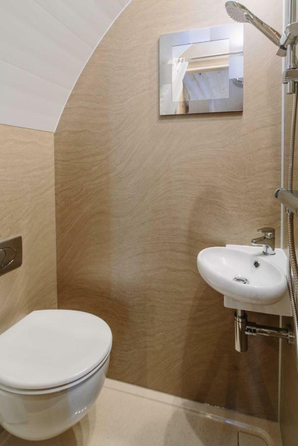 Campion Glamping Pod Hotel Cheltenham Buitenkant foto