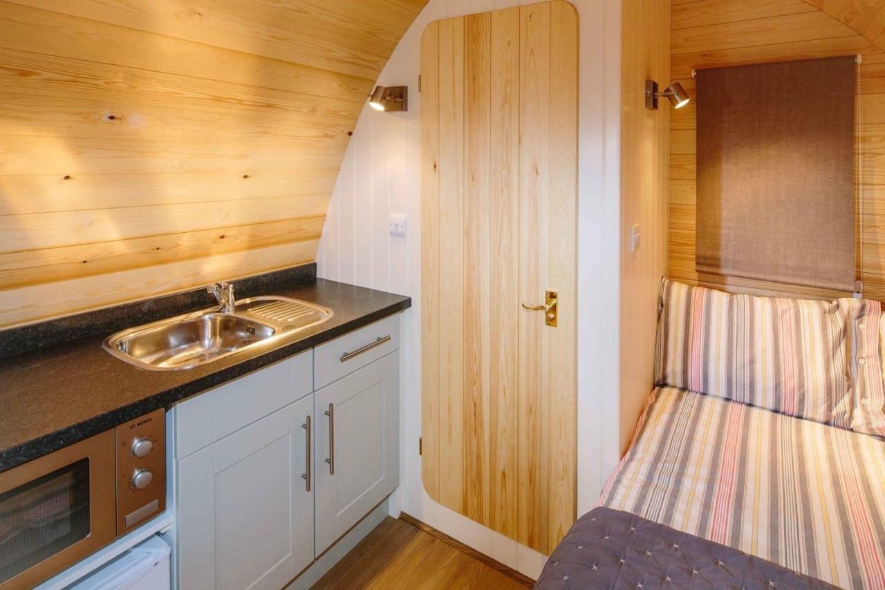 Campion Glamping Pod Hotel Cheltenham Buitenkant foto
